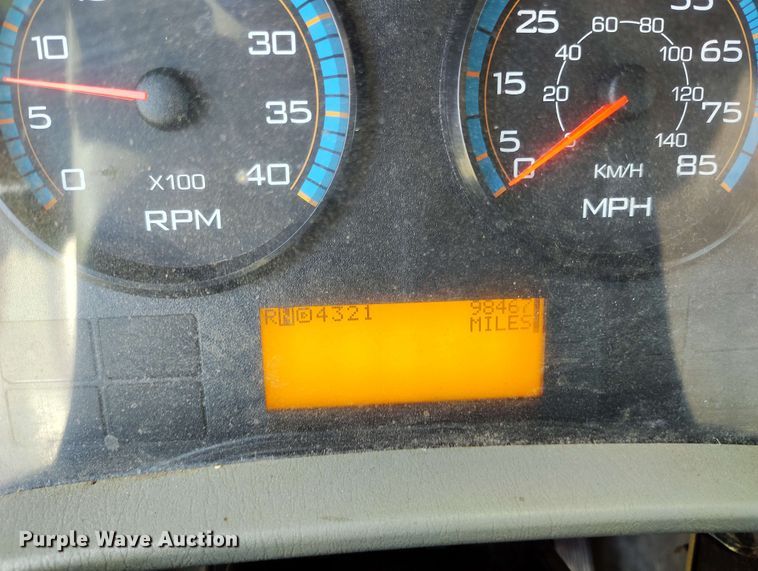 image for item DP4916 2009 International 4400 bucket truck