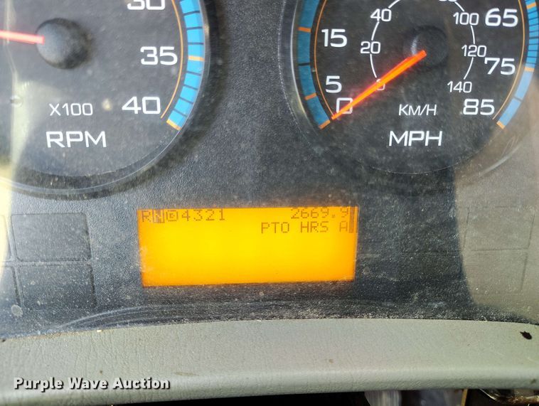 image for item DP4916 2009 International 4400 bucket truck