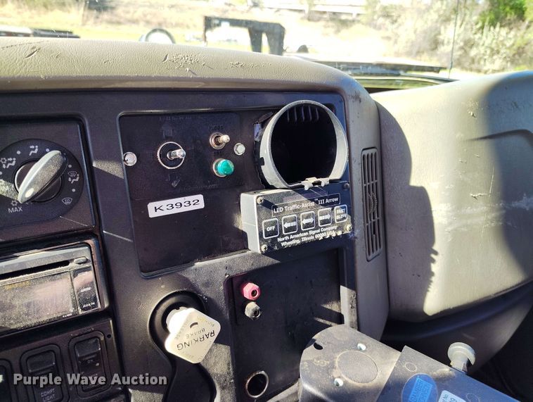 image for item DP4916 2009 International 4400 bucket truck