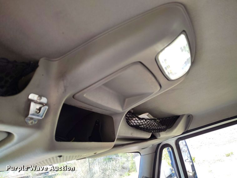 image for item DP4916 2009 International 4400 bucket truck