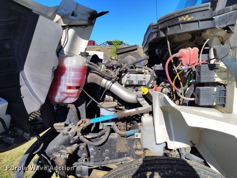 image for item DP4916 2009 International 4400 bucket truck