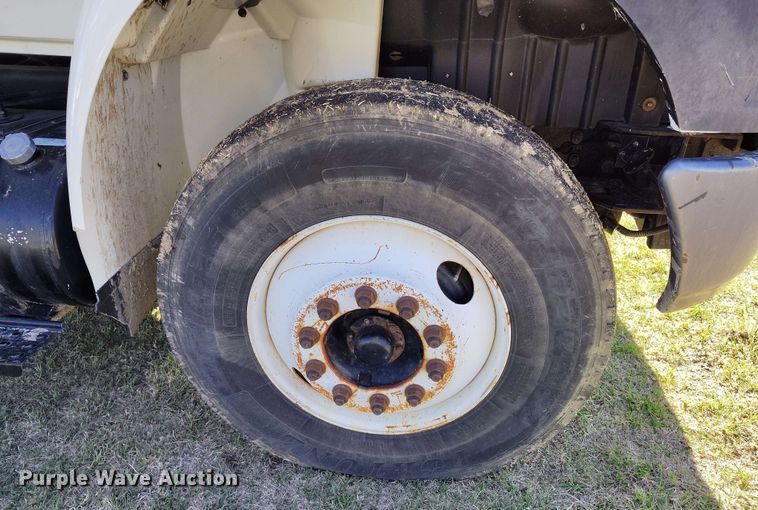 image for item DP4916 2009 International 4400 bucket truck