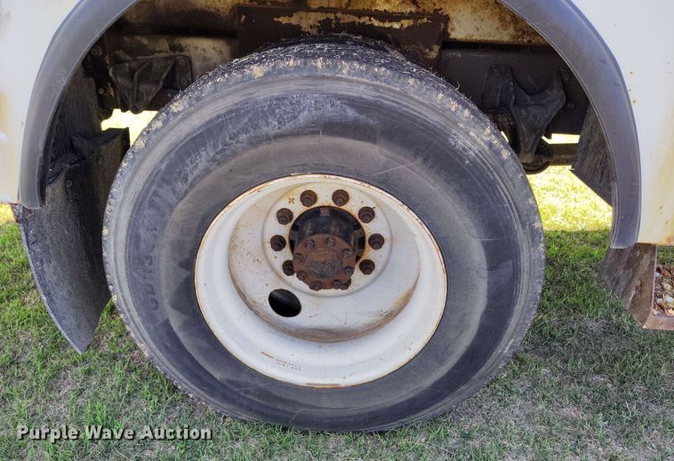 image for item DP4916 2009 International 4400 bucket truck