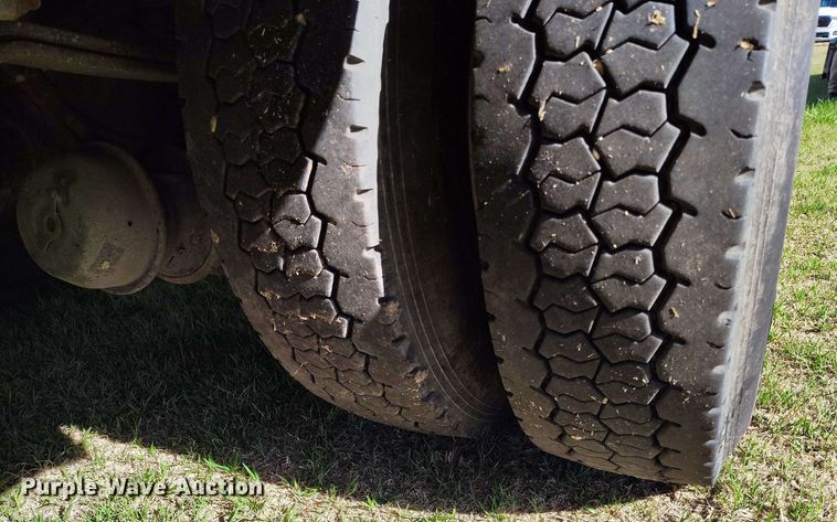 image for item DP4916 2009 International 4400 bucket truck