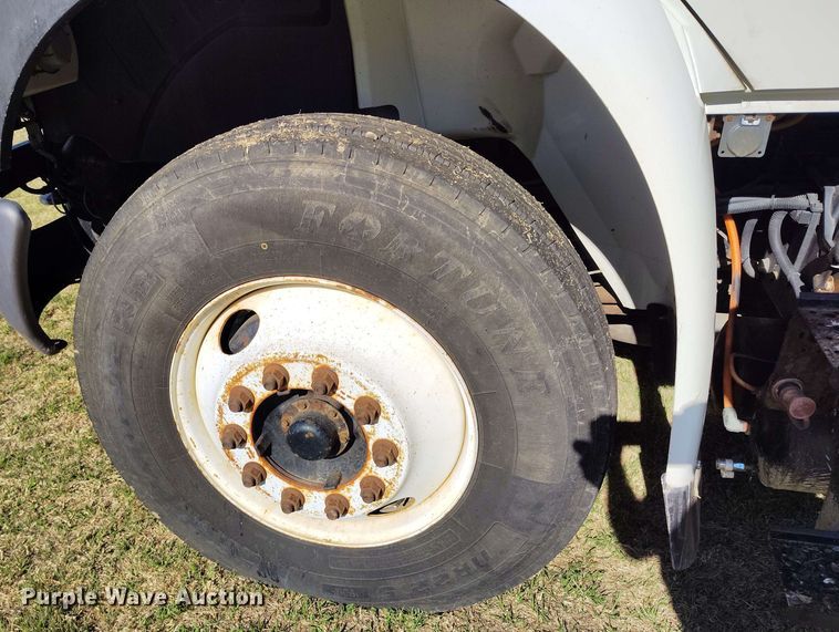 image for item DP4916 2009 International 4400 bucket truck