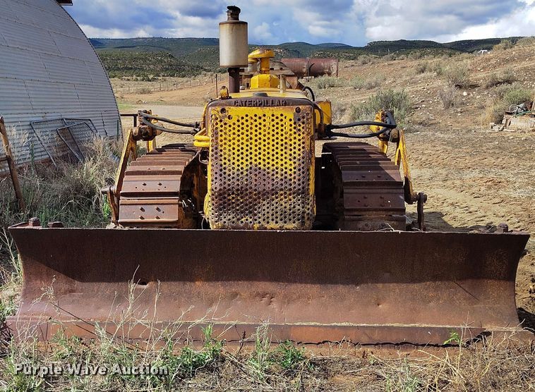 image for item DP4928 Caterpillar D4 dozer