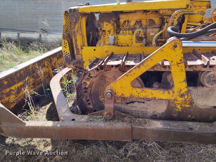 image for item DP4928 Caterpillar D4 dozer