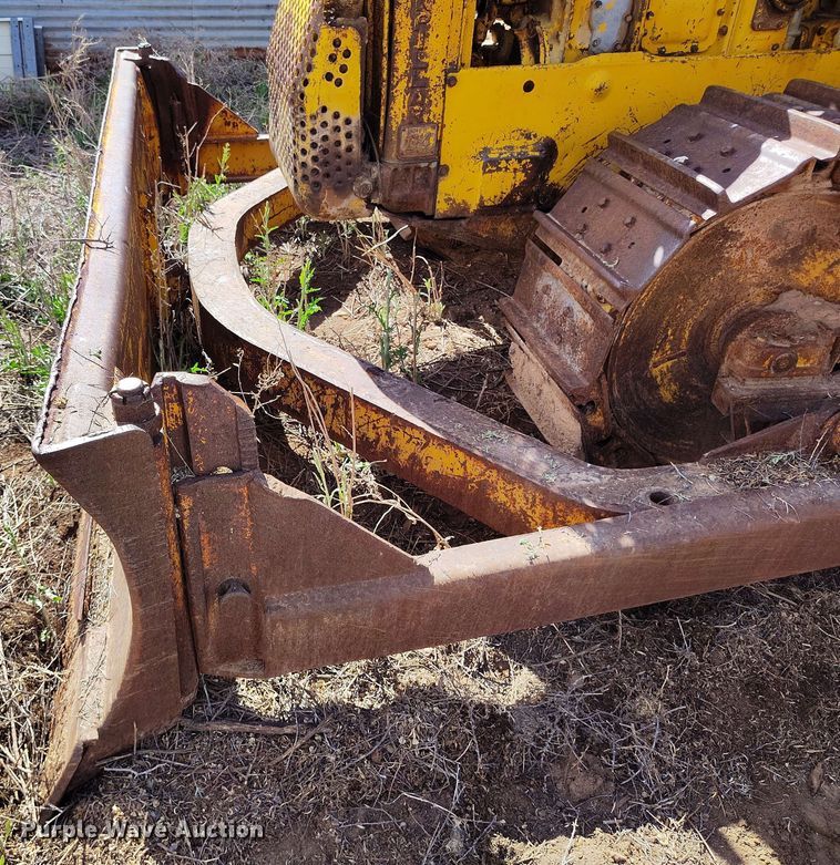 image for item DP4928 Caterpillar D4 dozer