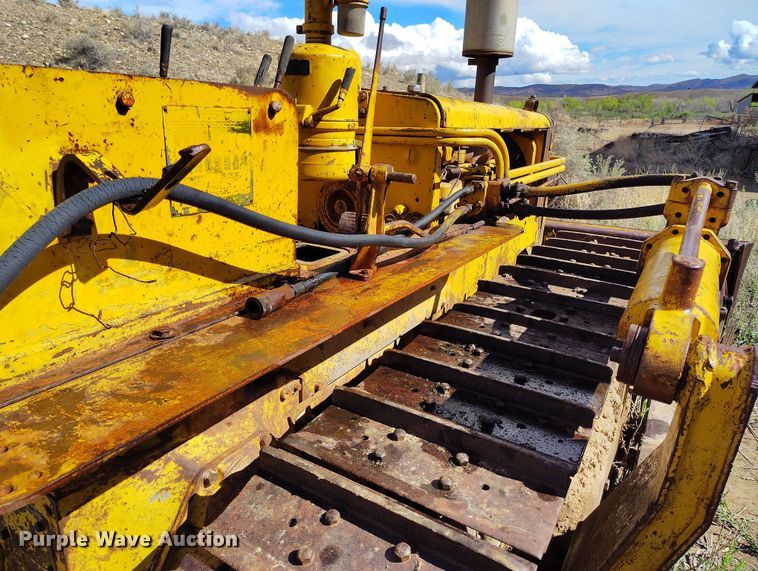 image for item DP4928 Caterpillar D4 dozer