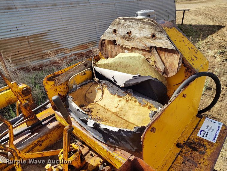 image for item DP4928 Caterpillar D4 dozer