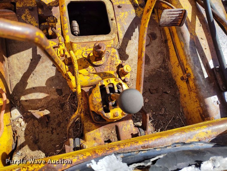 image for item DP4928 Caterpillar D4 dozer