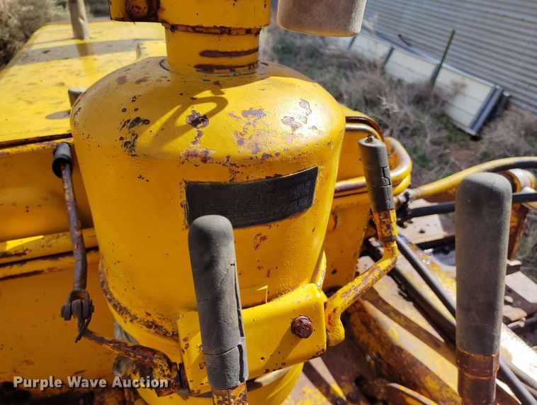 image for item DP4928 Caterpillar D4 dozer