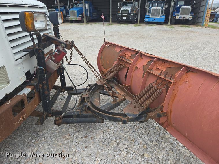 image for item DP6362 1991 International 4700 dump truck