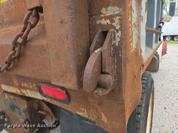 image for item DP6362 1991 International 4700 dump truck