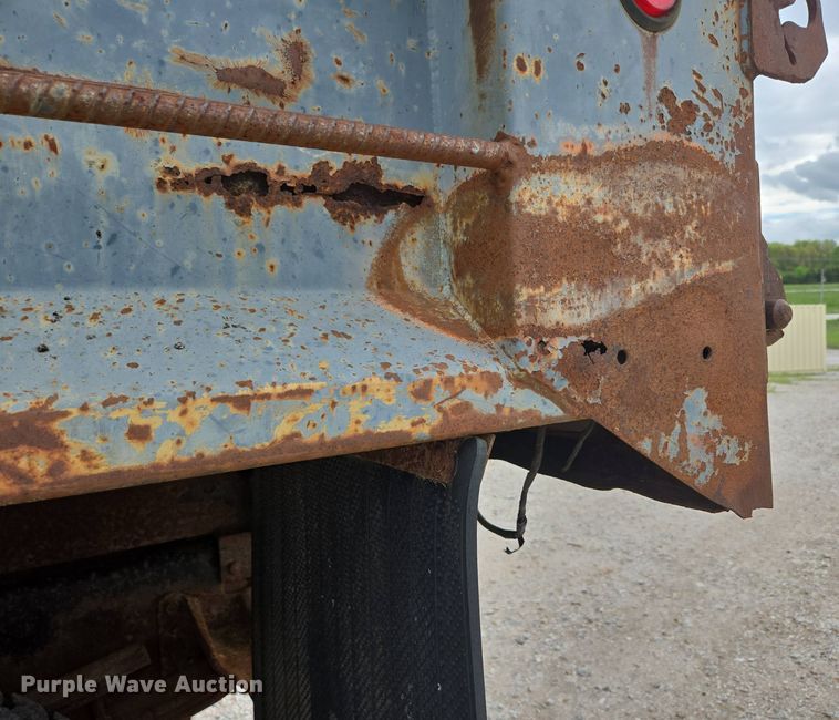 image for item DP6362 1991 International 4700 dump truck