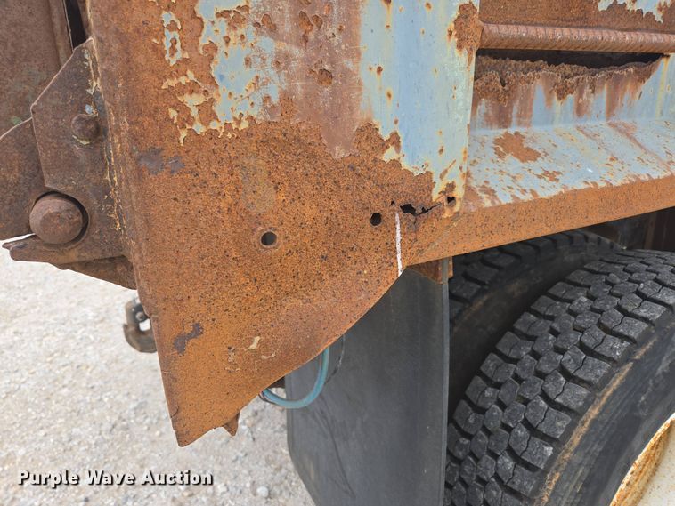 image for item DP6362 1991 International 4700 dump truck