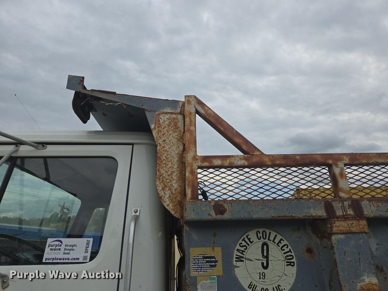 image for item DP6362 1991 International 4700 dump truck