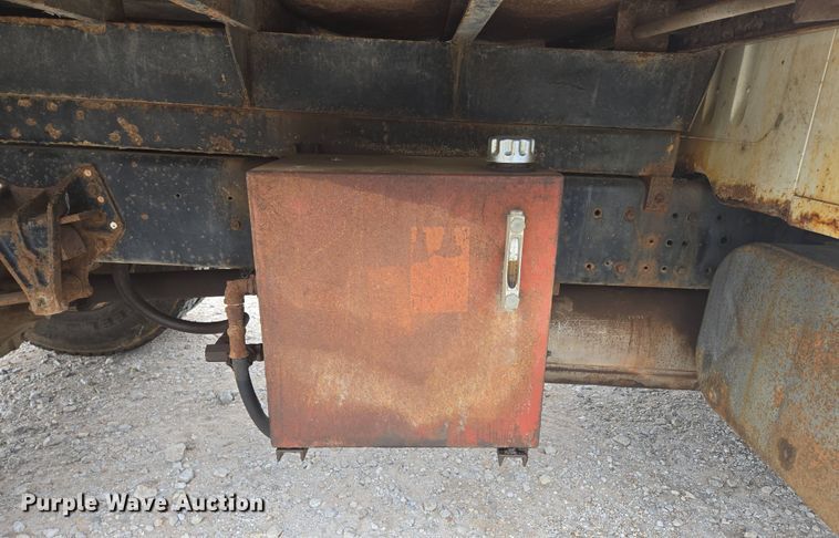 image for item DP6362 1991 International 4700 dump truck