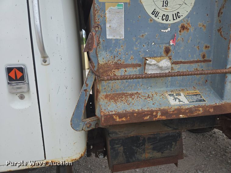 image for item DP6362 1991 International 4700 dump truck