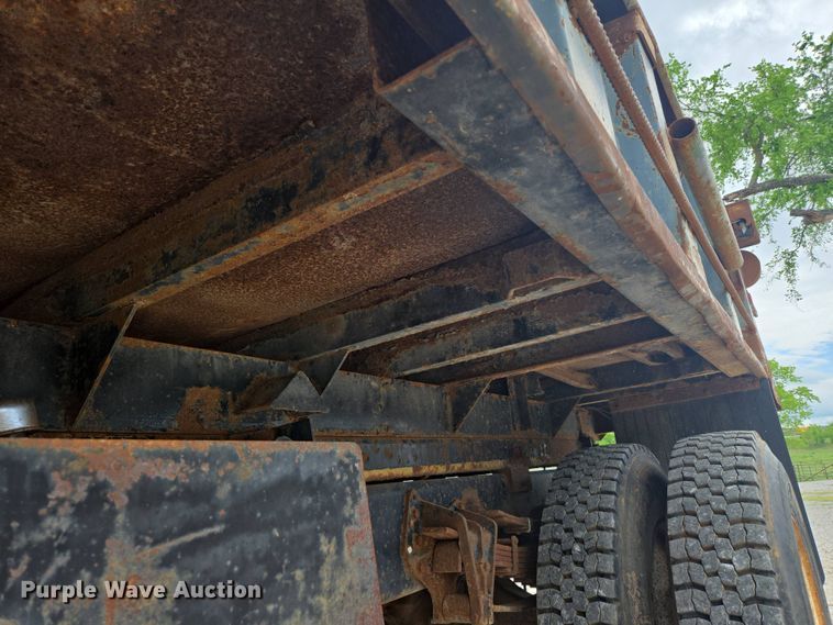 image for item DP6362 1991 International 4700 dump truck