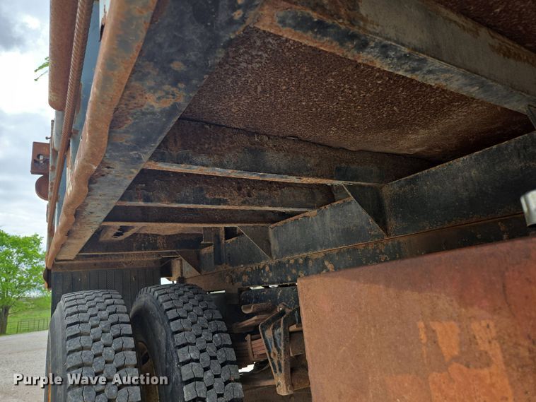 image for item DP6362 1991 International 4700 dump truck