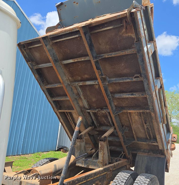 image for item DP6362 1991 International 4700 dump truck