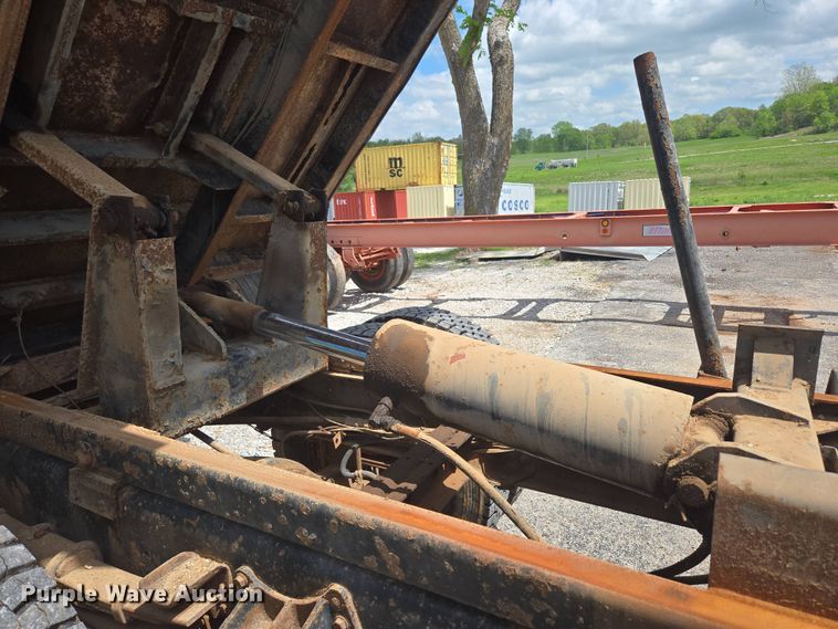 image for item DP6362 1991 International 4700 dump truck