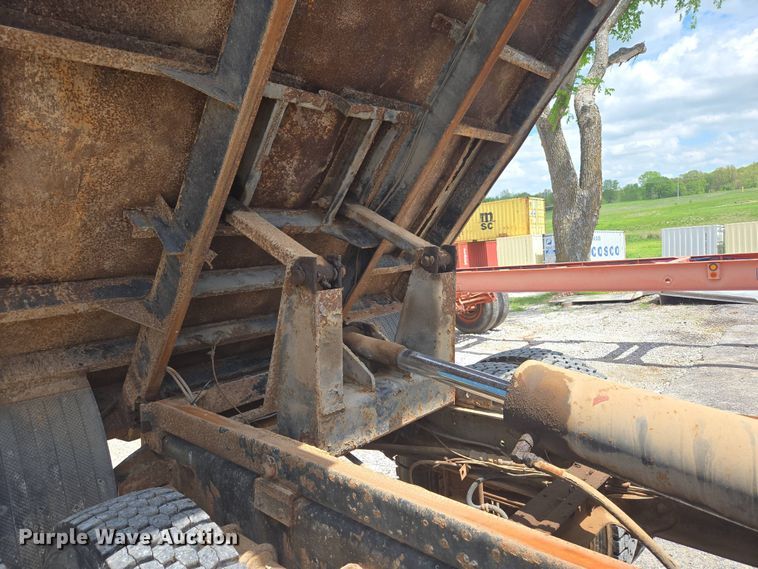 image for item DP6362 1991 International 4700 dump truck