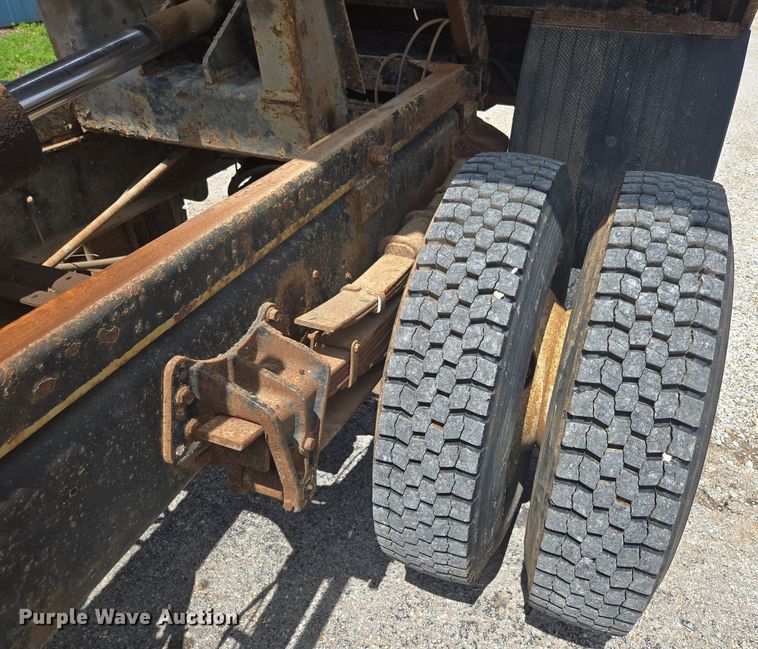 image for item DP6362 1991 International 4700 dump truck