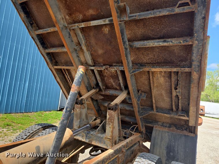 image for item DP6362 1991 International 4700 dump truck