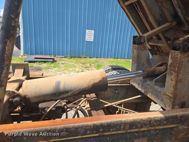 image for item DP6362 1991 International 4700 dump truck