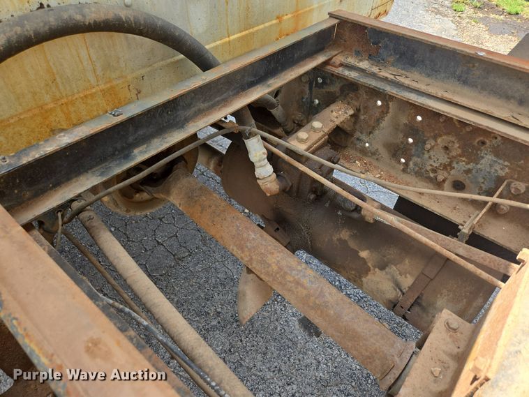 image for item DP6362 1991 International 4700 dump truck