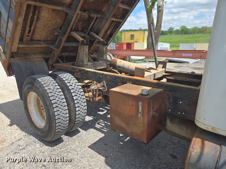 image for item DP6362 1991 International 4700 dump truck
