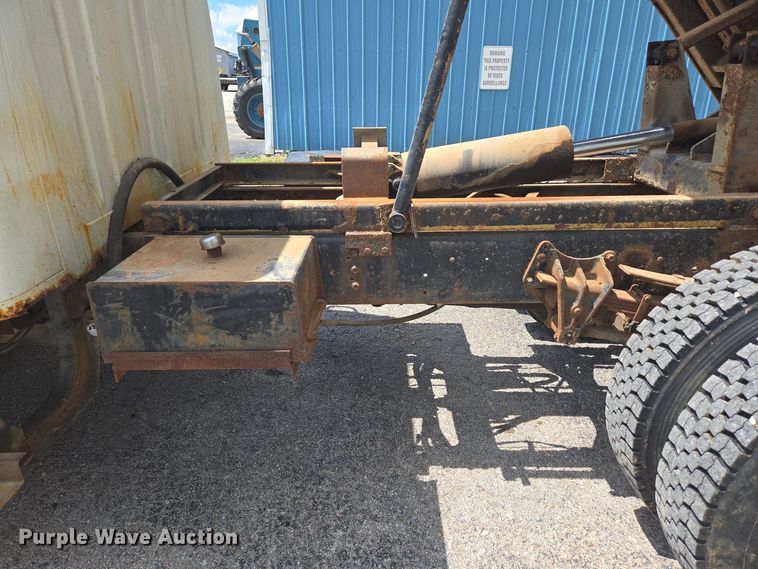 image for item DP6362 1991 International 4700 dump truck