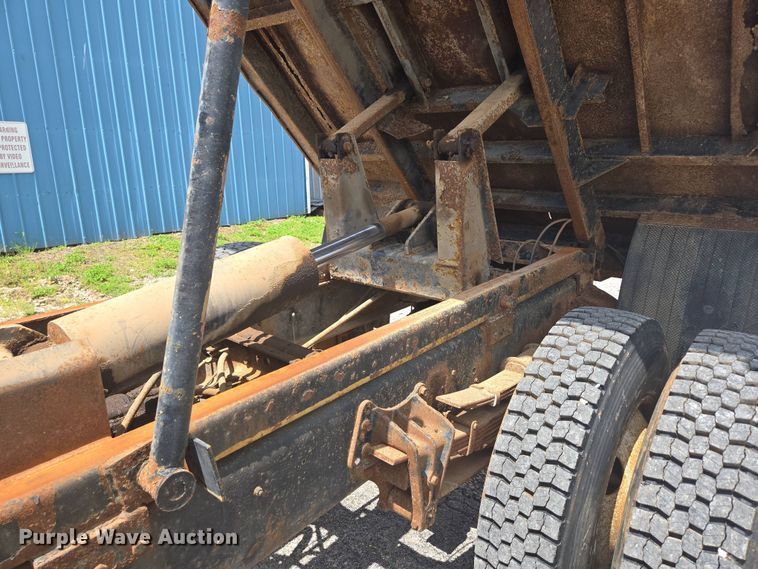 image for item DP6362 1991 International 4700 dump truck