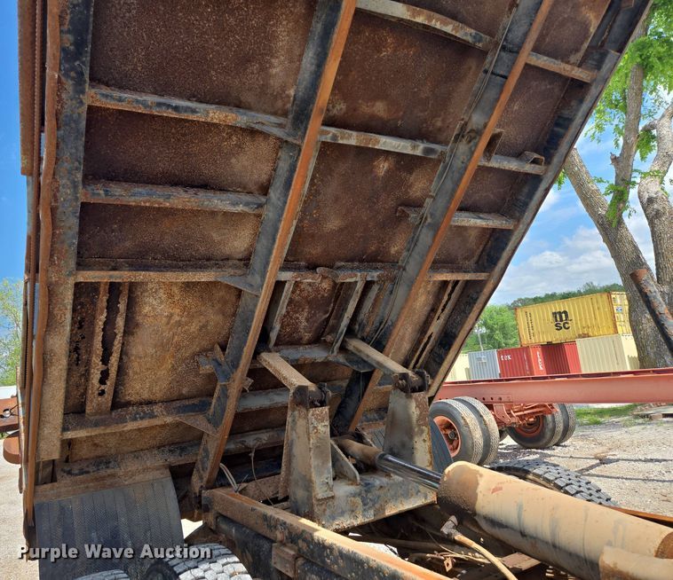 image for item DP6362 1991 International 4700 dump truck