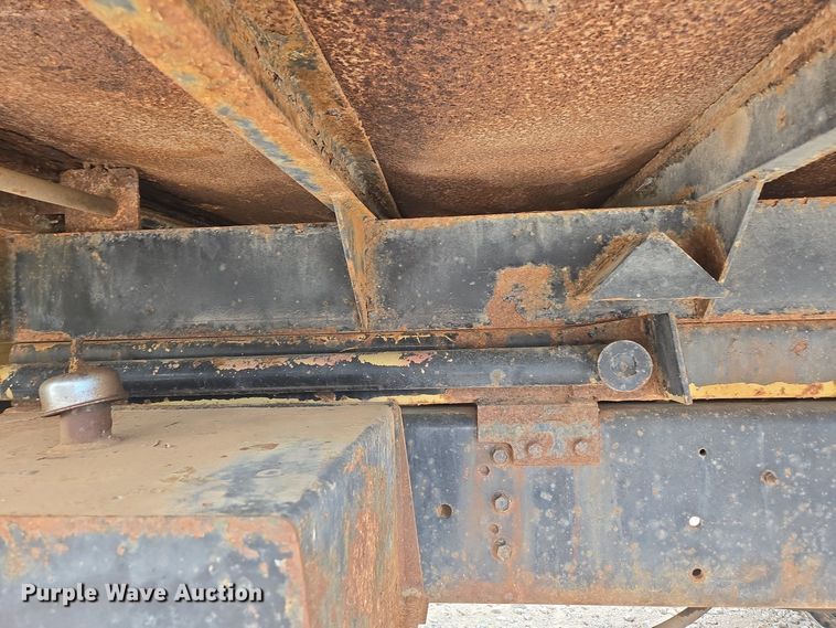 image for item DP6362 1991 International 4700 dump truck