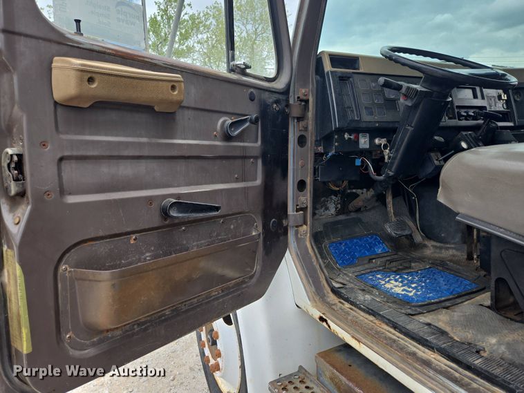 image for item DP6362 1991 International 4700 dump truck