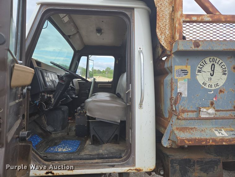 image for item DP6362 1991 International 4700 dump truck