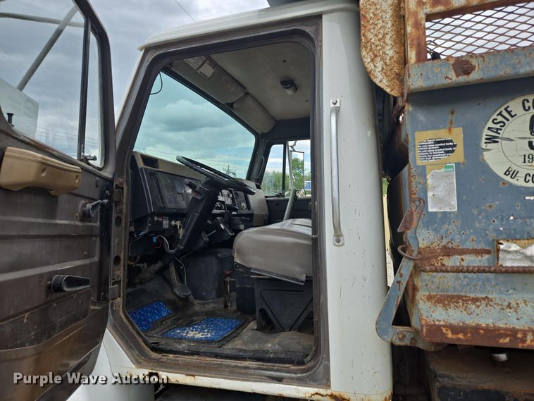 image for item DP6362 1991 International 4700 dump truck