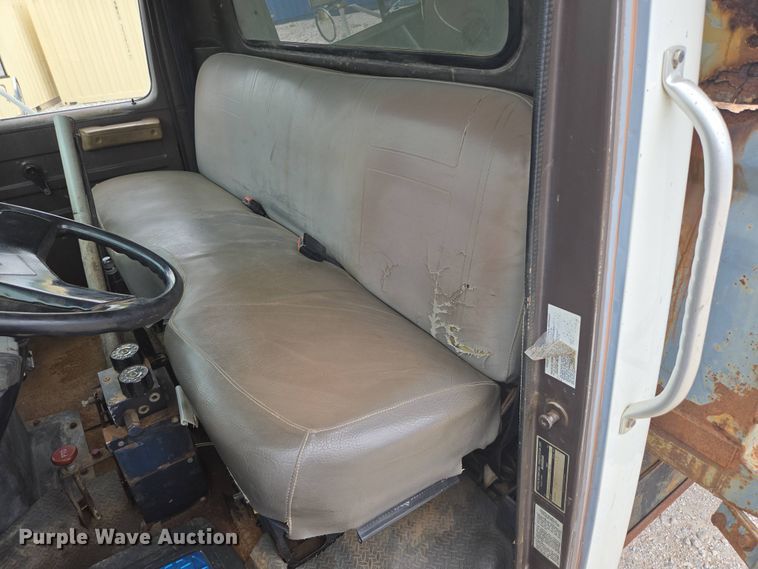 image for item DP6362 1991 International 4700 dump truck