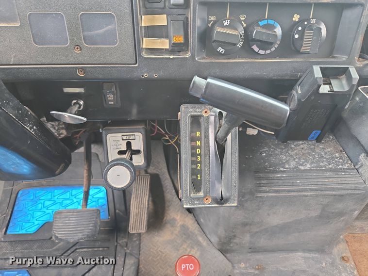 image for item DP6362 1991 International 4700 dump truck