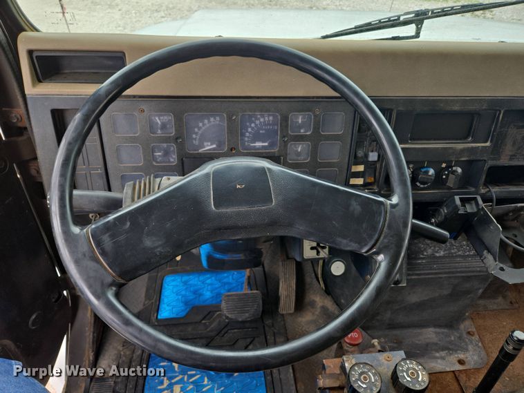 image for item DP6362 1991 International 4700 dump truck