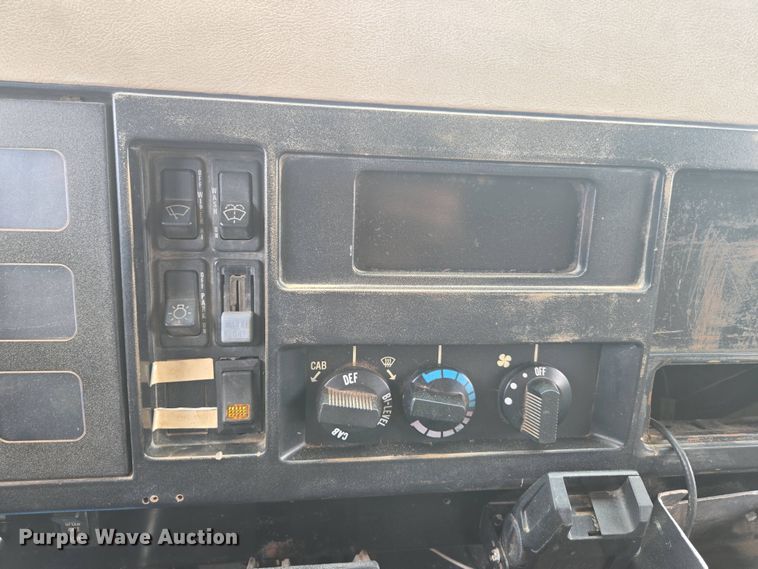 image for item DP6362 1991 International 4700 dump truck