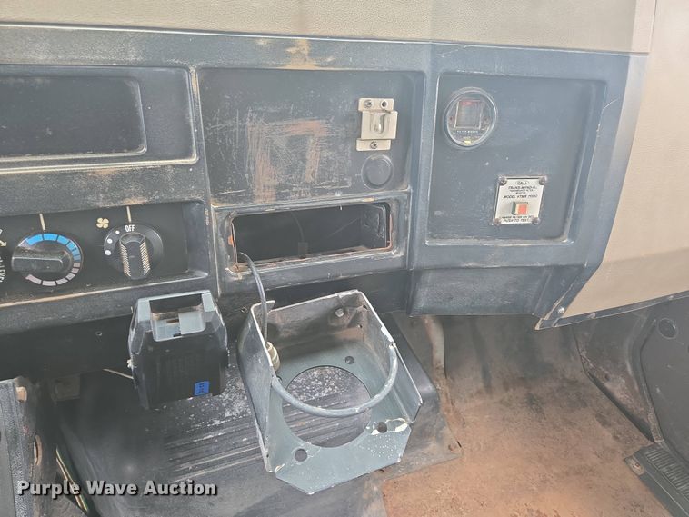 image for item DP6362 1991 International 4700 dump truck