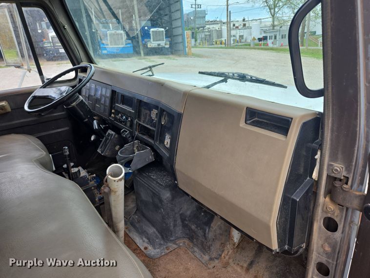 image for item DP6362 1991 International 4700 dump truck