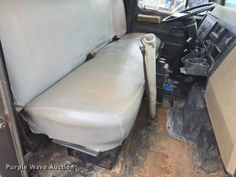 image for item DP6362 1991 International 4700 dump truck