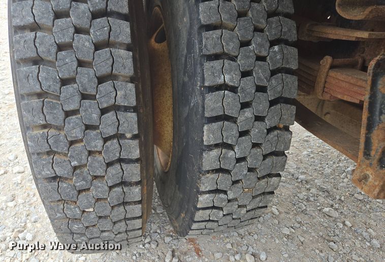 image for item DP6362 1991 International 4700 dump truck