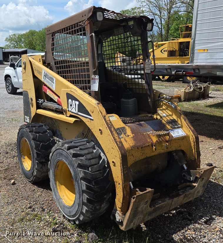 image for item DP6372 2004 Caterpillar 236 skid steer loader