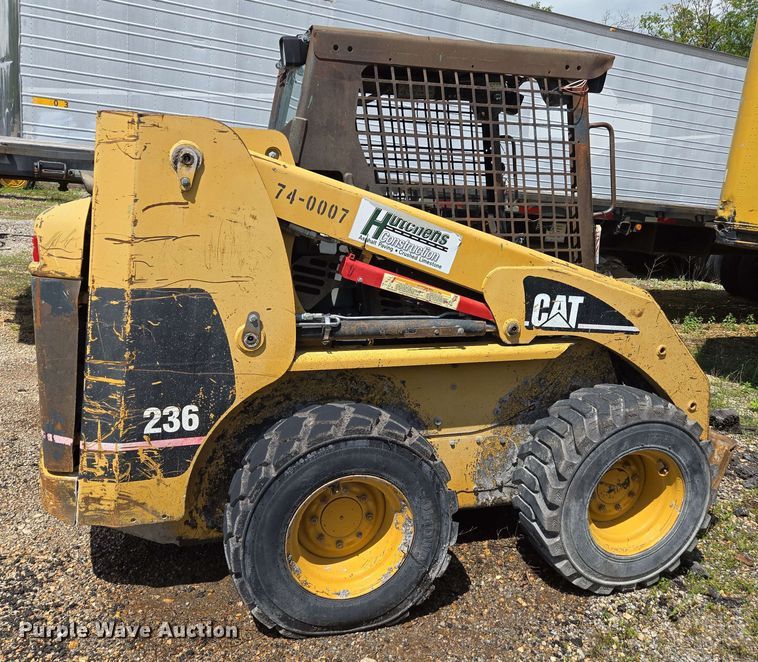 image for item DP6372 2004 Caterpillar 236 skid steer loader